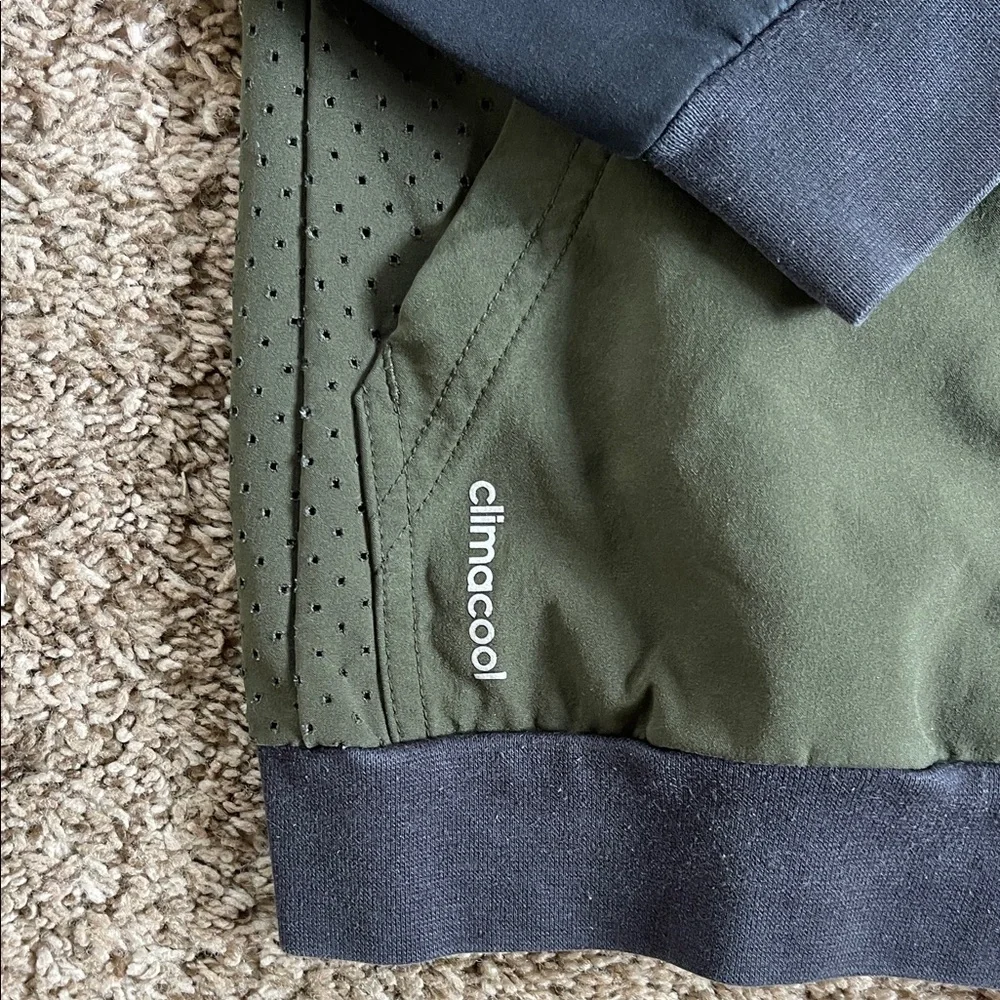 Adidas Men's Olive and Black Windbreaker | Size Medium
